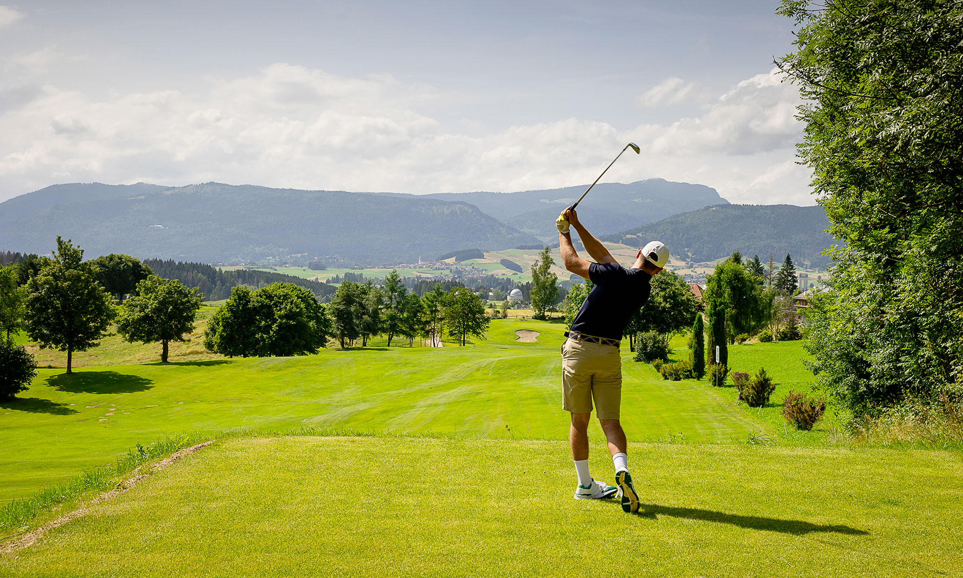 Veduta panoramica del campo da golf 18 buche del Golf Club Asiago sull'Altopiano dei Sette Comuni